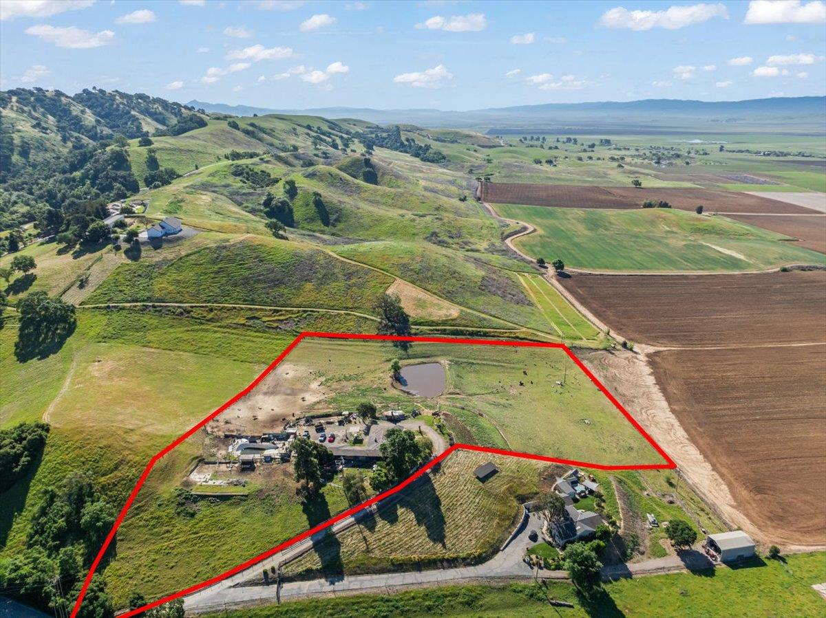 4180 Canada Road Gilroy, CA 95020 - Photo 15 of 19 a view of a tennis ground