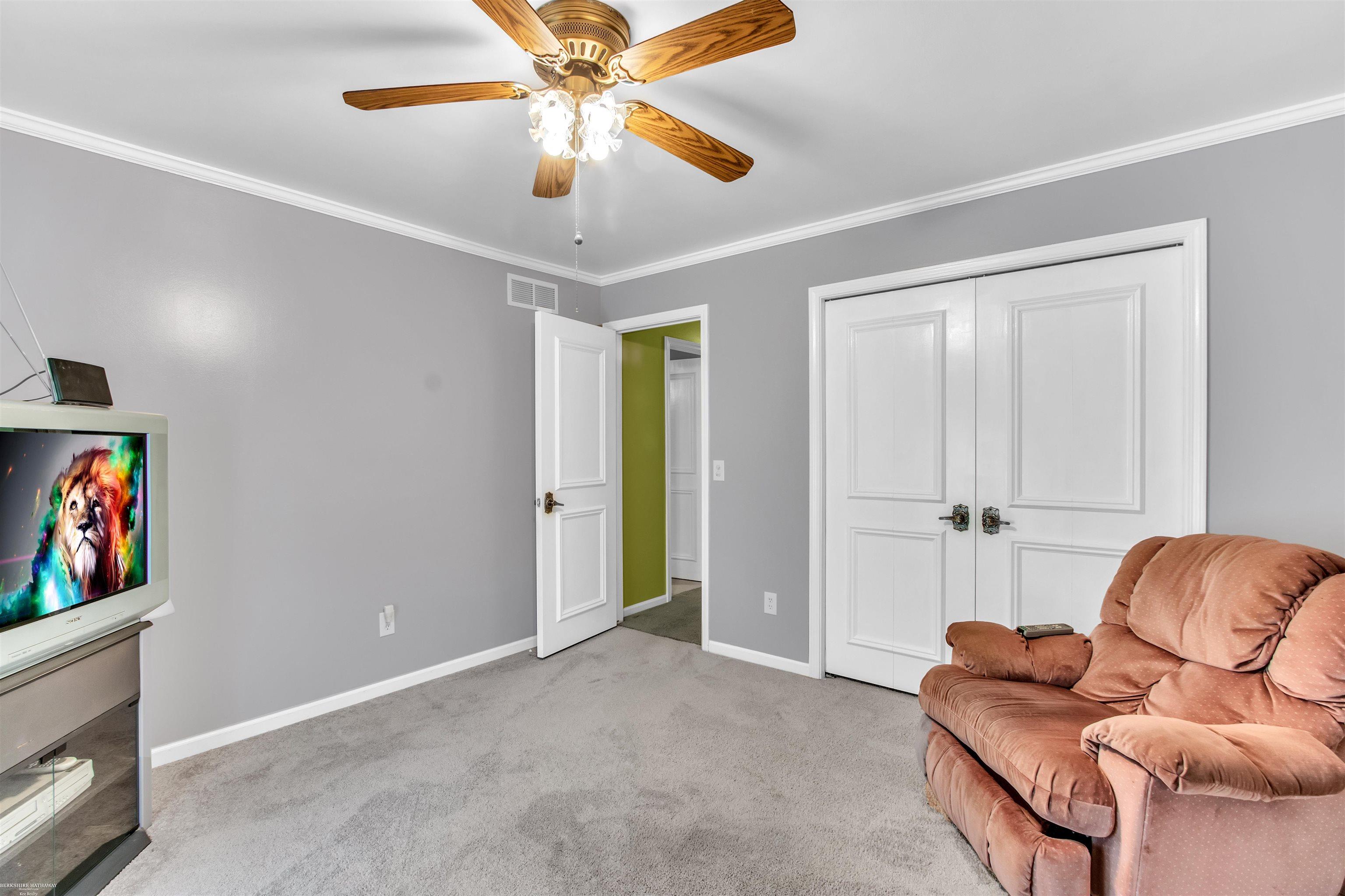 801 Townsend Road Leonard, MI 48367 - Photo 41 of 54 50088558-40.JPG