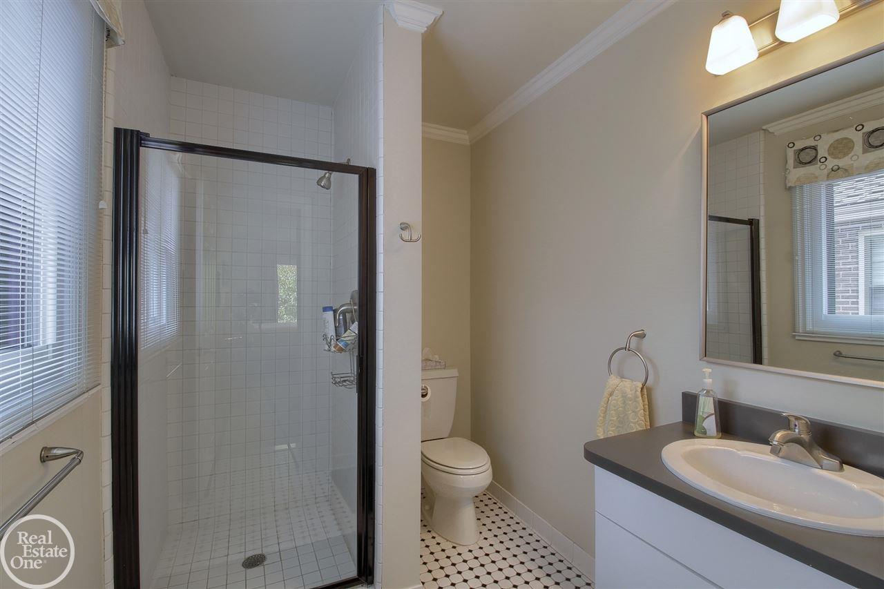 1275 Whittier Road Grosse Pointe, MI 48230 - Photo 29 of 42 31324836-28.JPG
