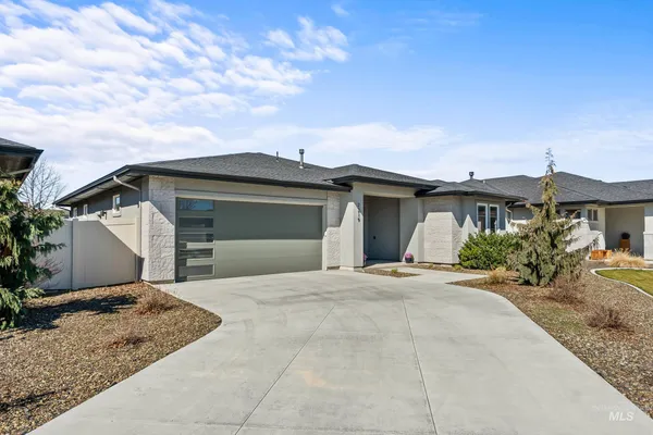 $600,000 | 2219 South Hills Avenue, Meridian, ID 83642