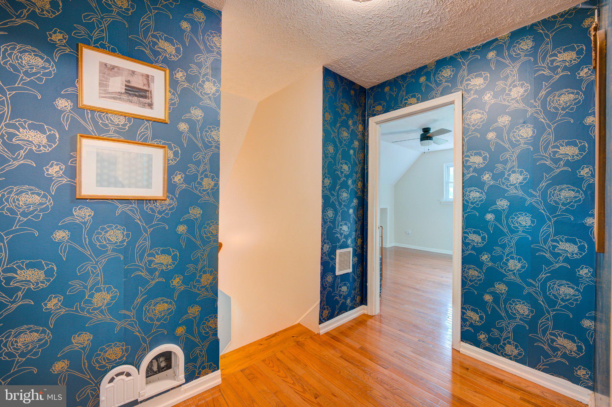 9595 Roys Lane Culpeper, VA 22701 - Photo 25 of 61 Charming entryway with floral accents.