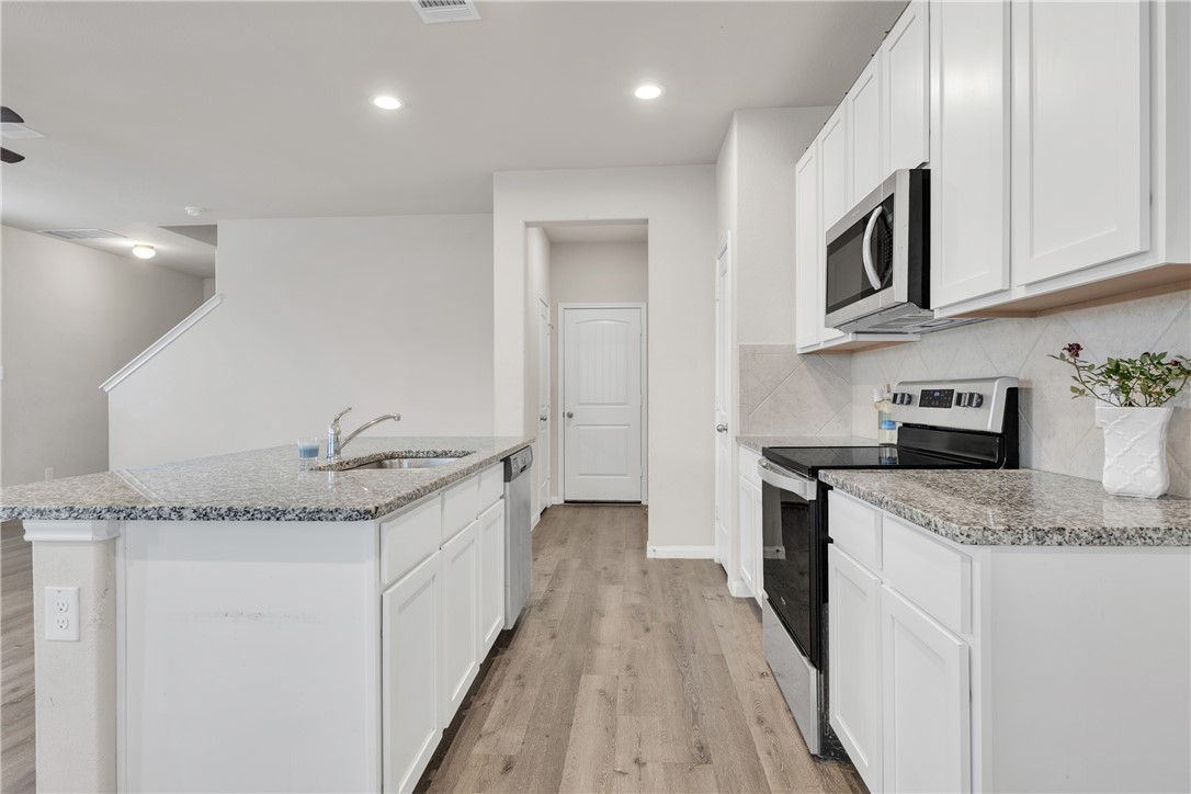 4700 Nopalitos Way Bryan, TX 77807 - Photo 8 of 35