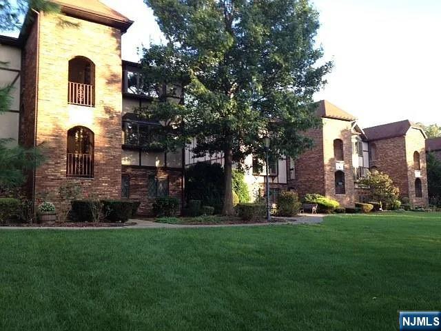 112 Hawthorne Avenue Park Ridge, NJ 07656 - Photo 1 of 8