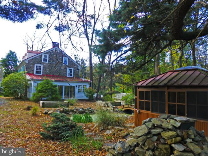 355 Martins Road Sinking Spring, PA 19608 - Photo 8 of 25 Exterior Side