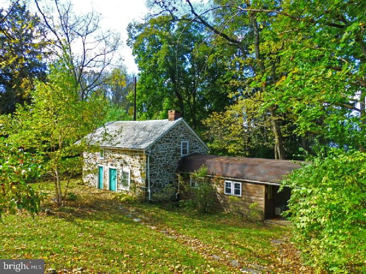 355 Martins Road Sinking Spring, PA 19608 - Photo 9 of 25