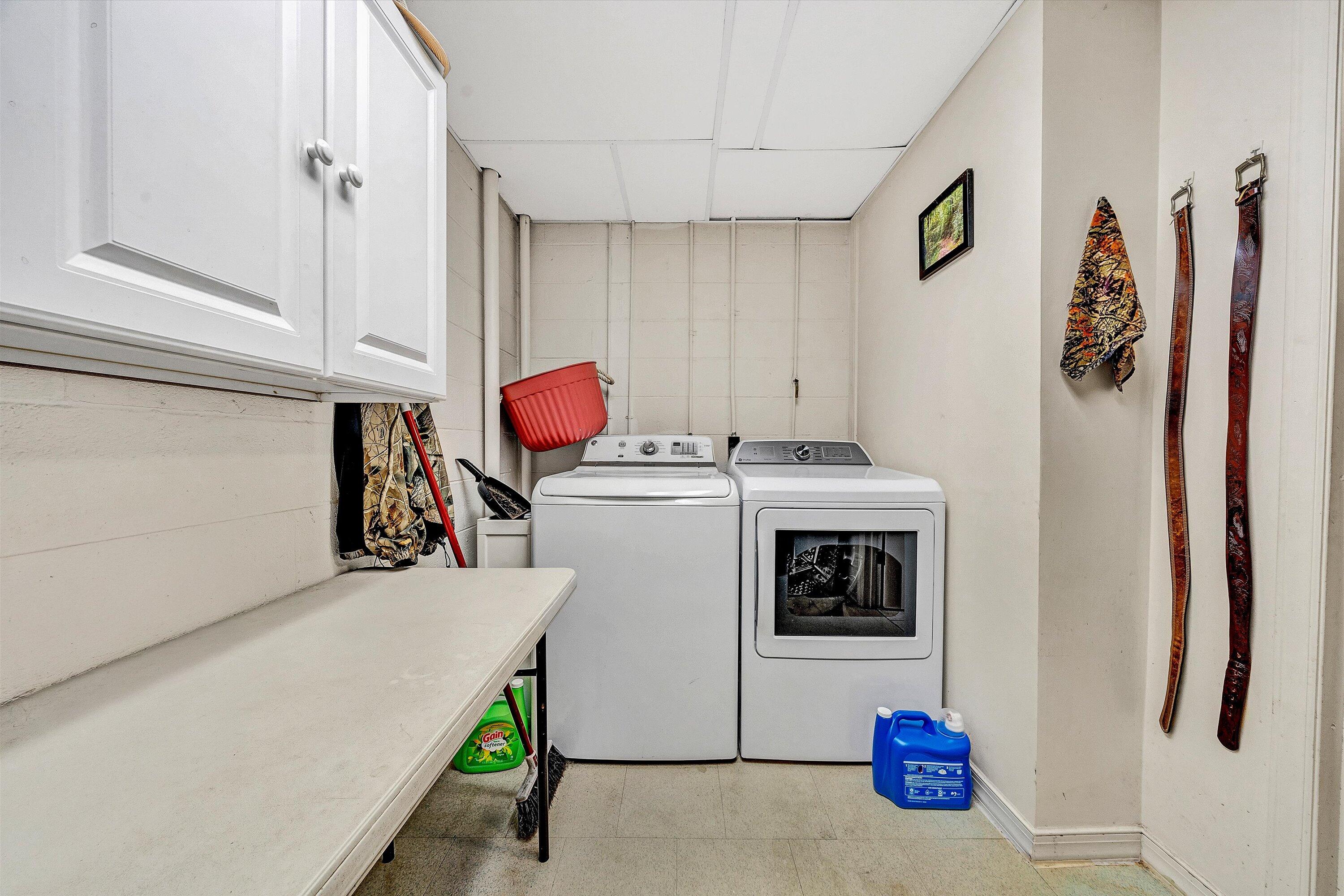 117 Country Lane Thaxton, VA 24174 - Photo 25 of 35 a utility room with dryer and washer