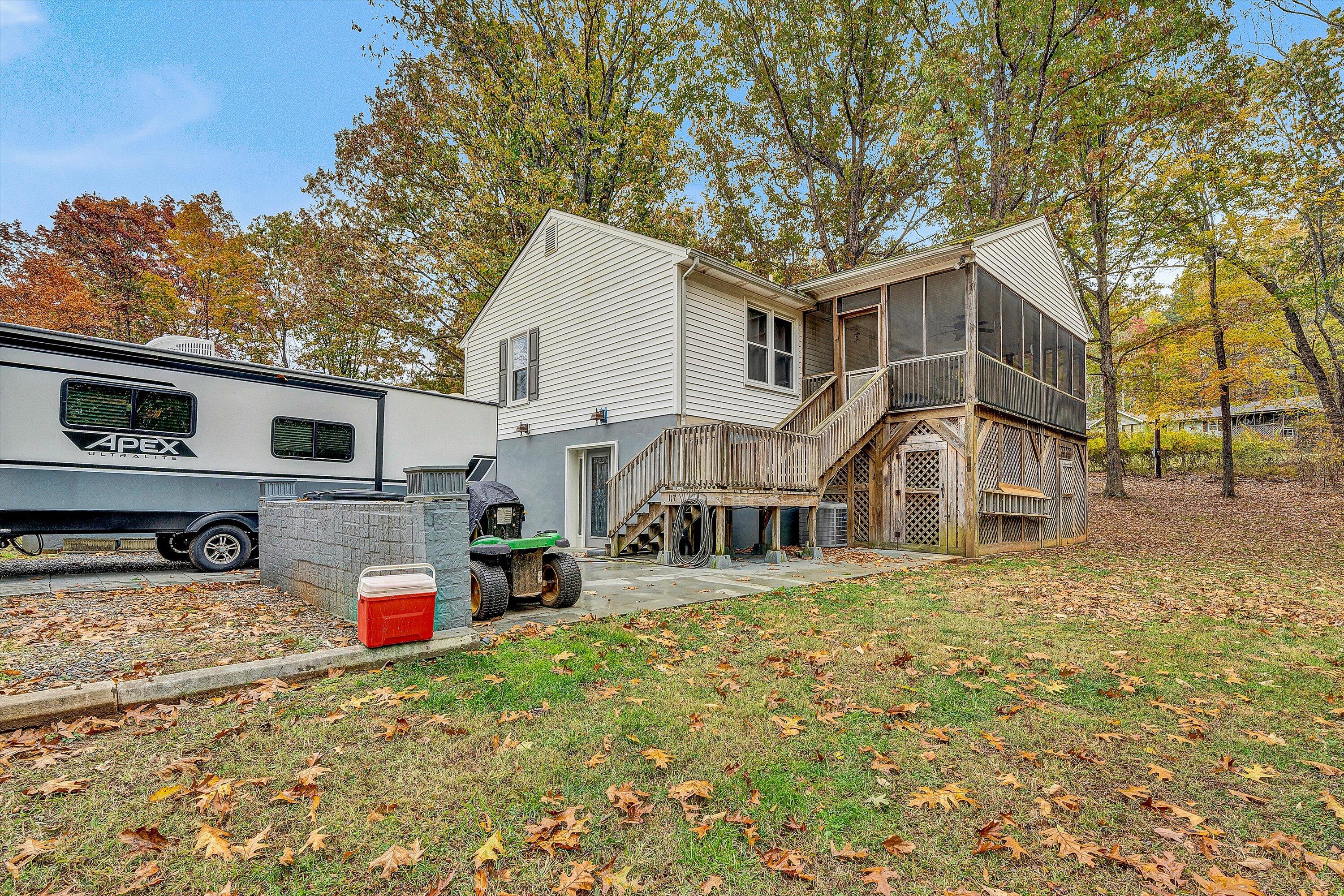 117 Country Lane Thaxton, VA 24174 - Photo 28 of 35 a front view of a house with garage
