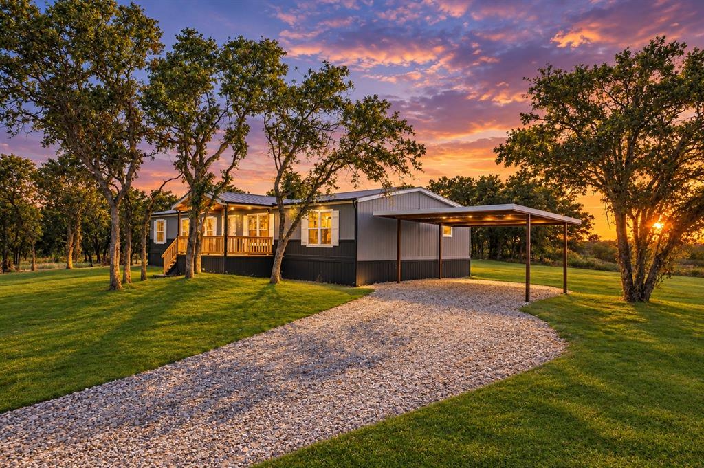 242 Huddleston Road Sunset, TX 76270 - Photo 4 of 25 Gallery Image 4