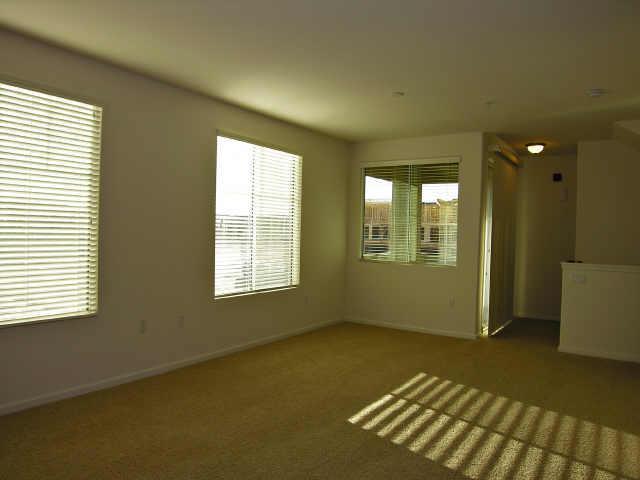 1920 East Bell Road, Unit 1067 Phoenix, AZ 85022 - Photo 2 of 7 living room