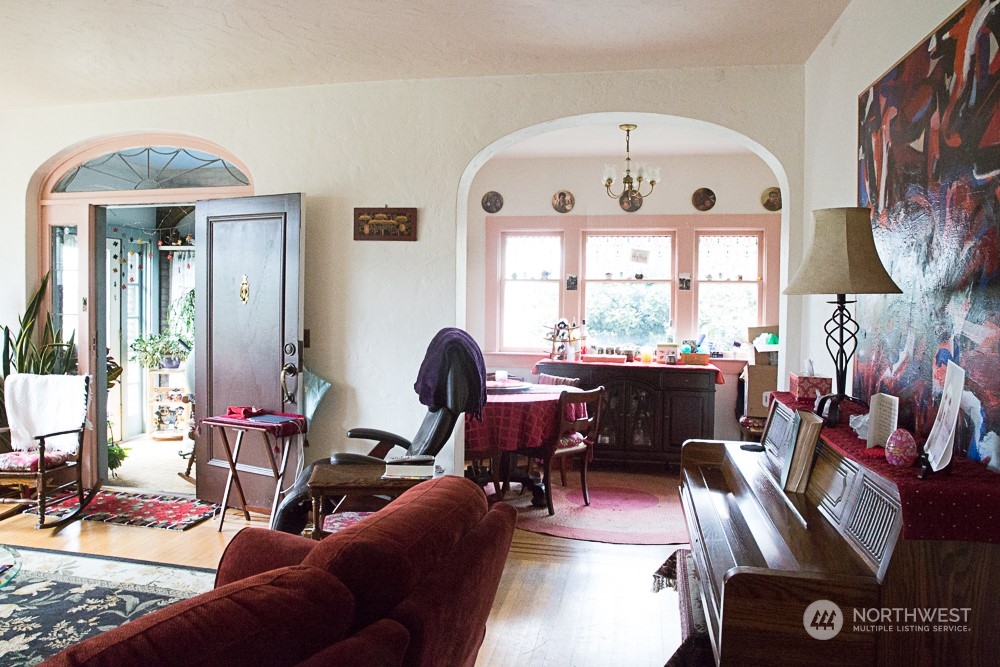 4202 Phinney Avenue North Seattle, WA 98103 - Photo 11 of 14 a view of a livingroom with workspace and a window