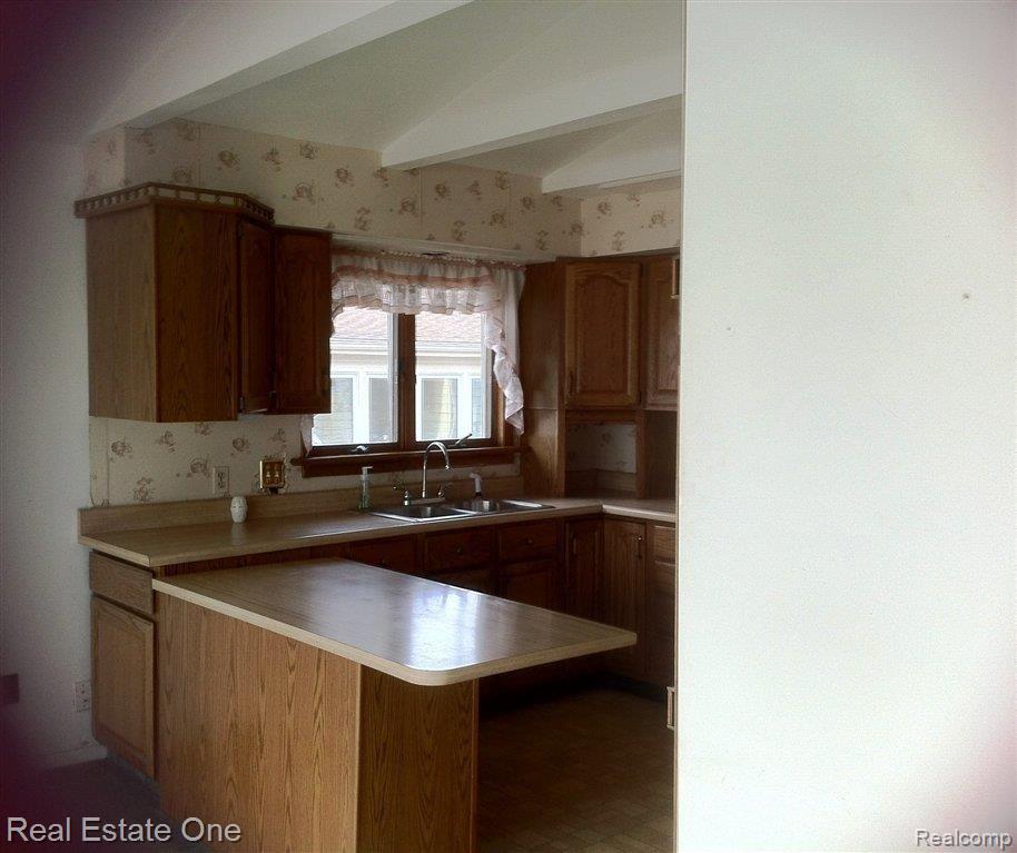 11381 Hall Road Whitmore Lake, MI 48189 - Photo 14 of 21 KITCHEN 3.jpg