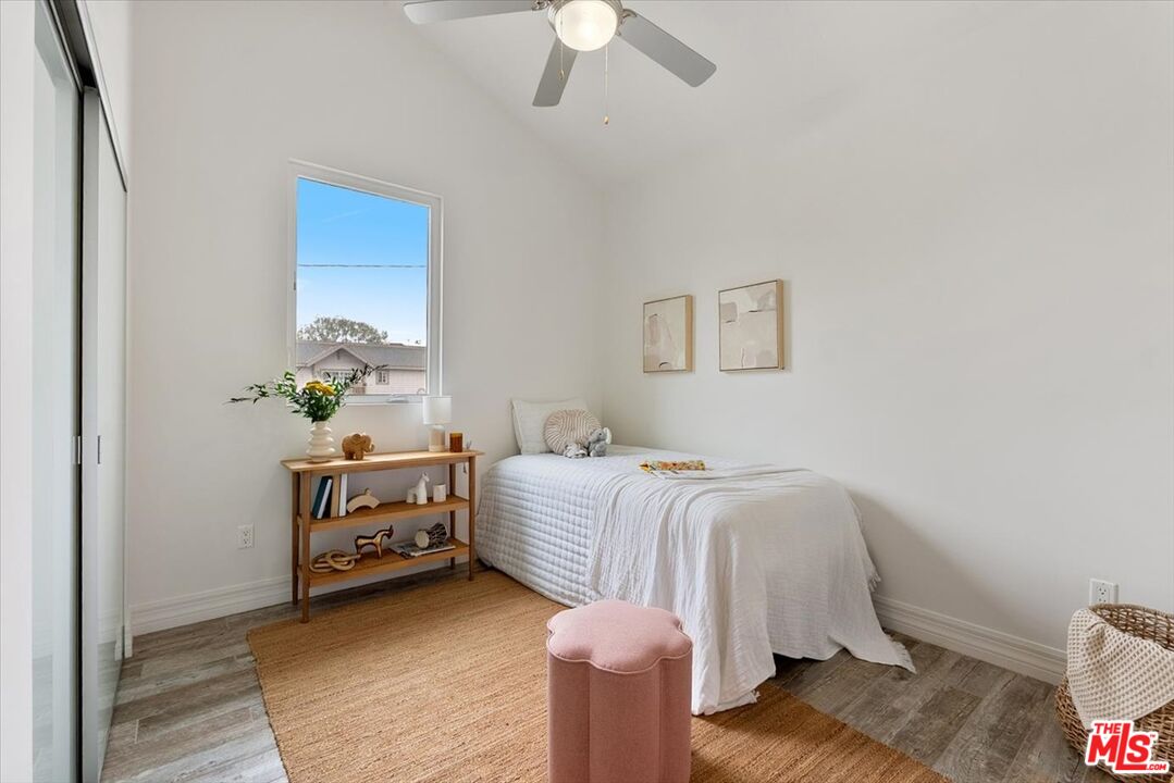 11947 Riverside Drive Valley Village, CA 91607 - Photo 13 of 24