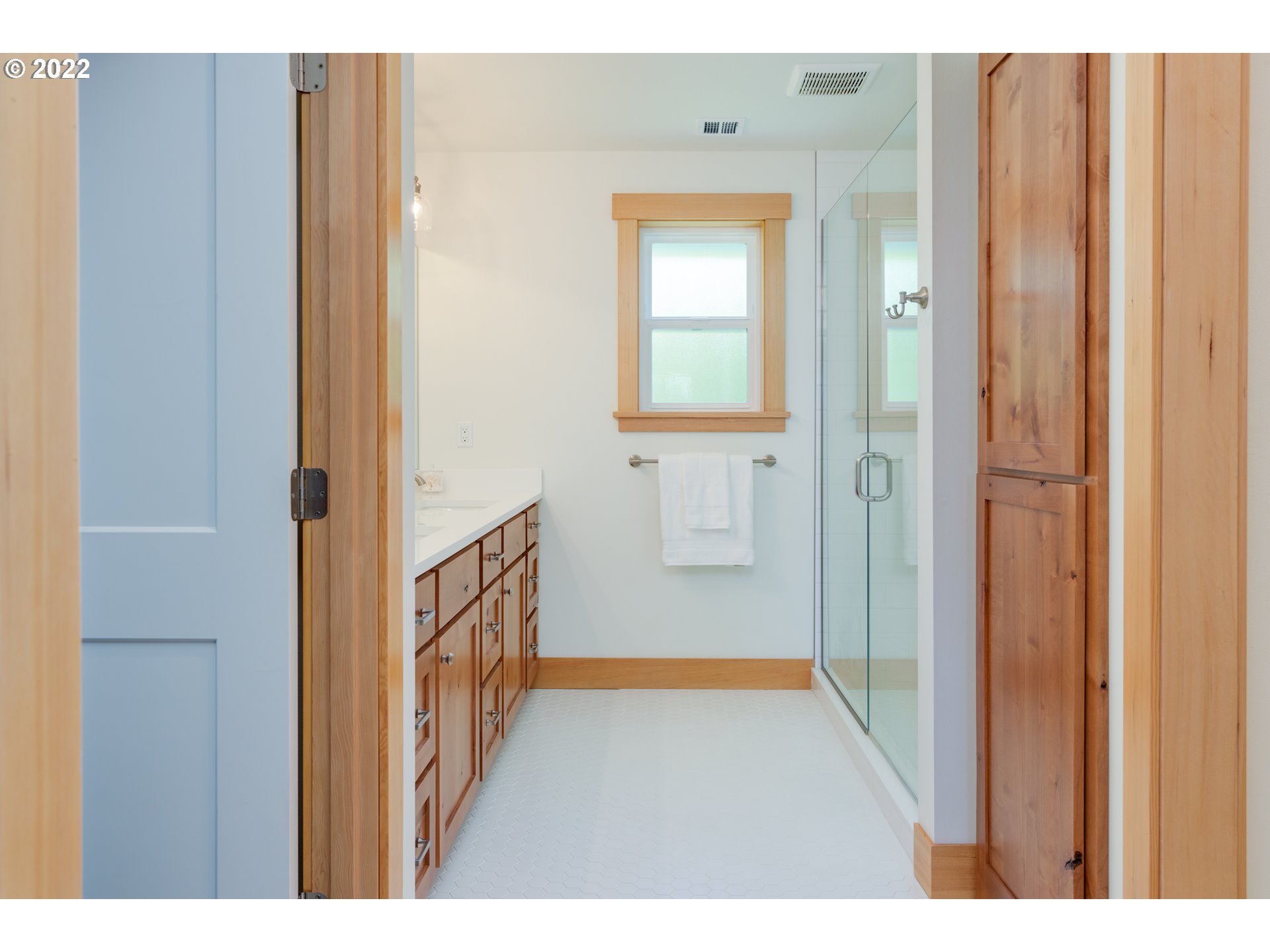 585 Rivington Street Astoria, OR 97103 - Photo 26 of 32 Bathroom