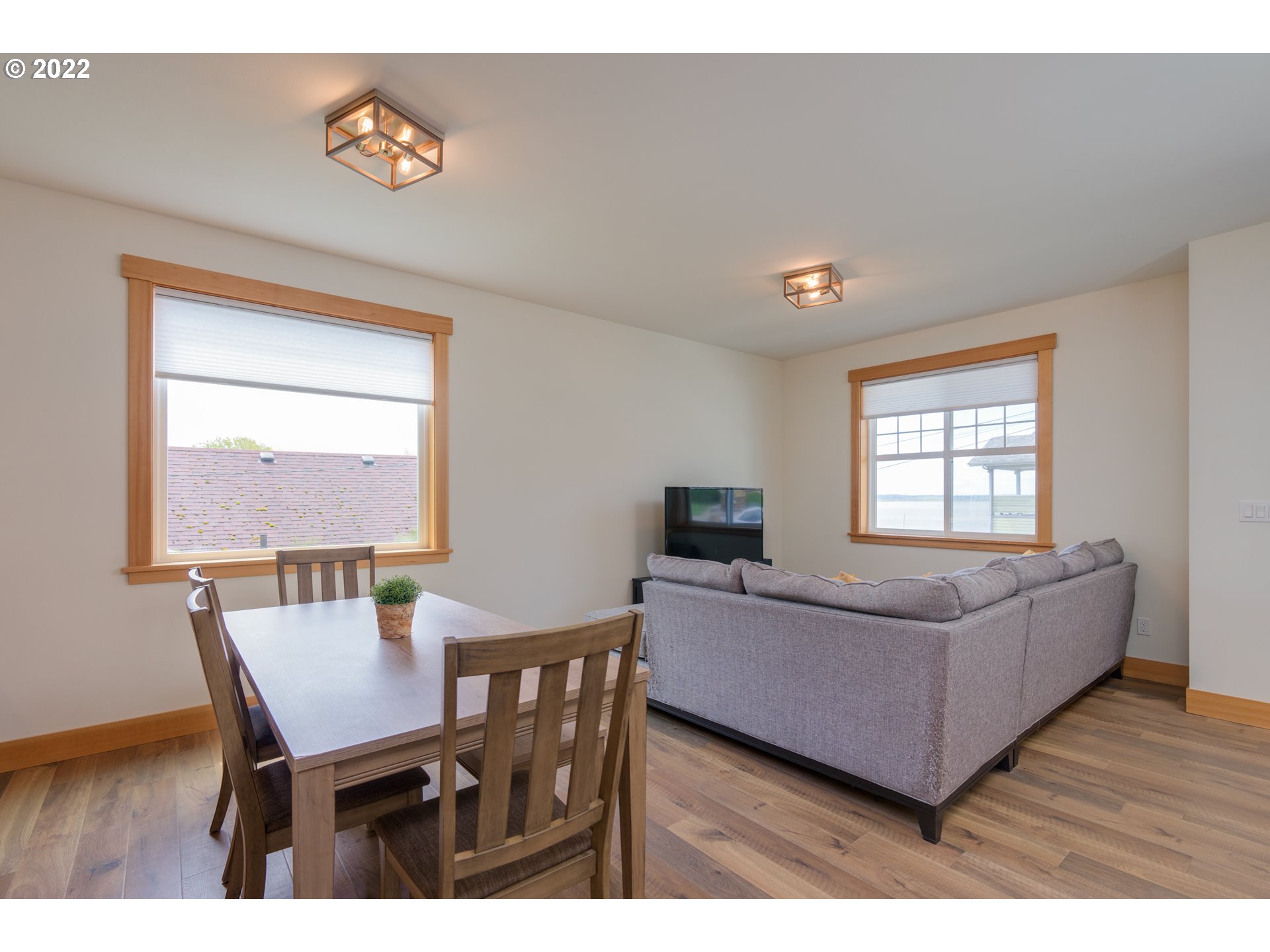 585 Rivington Street Astoria, OR 97103 - Photo 8 of 32 Dining Room