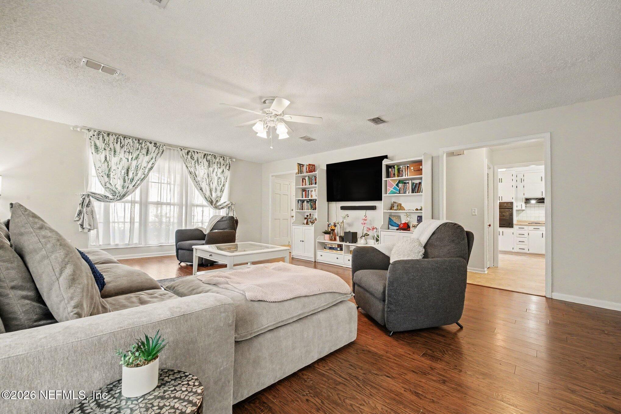 8957 Yarmouth Road Jacksonville, FL 32257 - Photo 6 of 33 006_file_8250