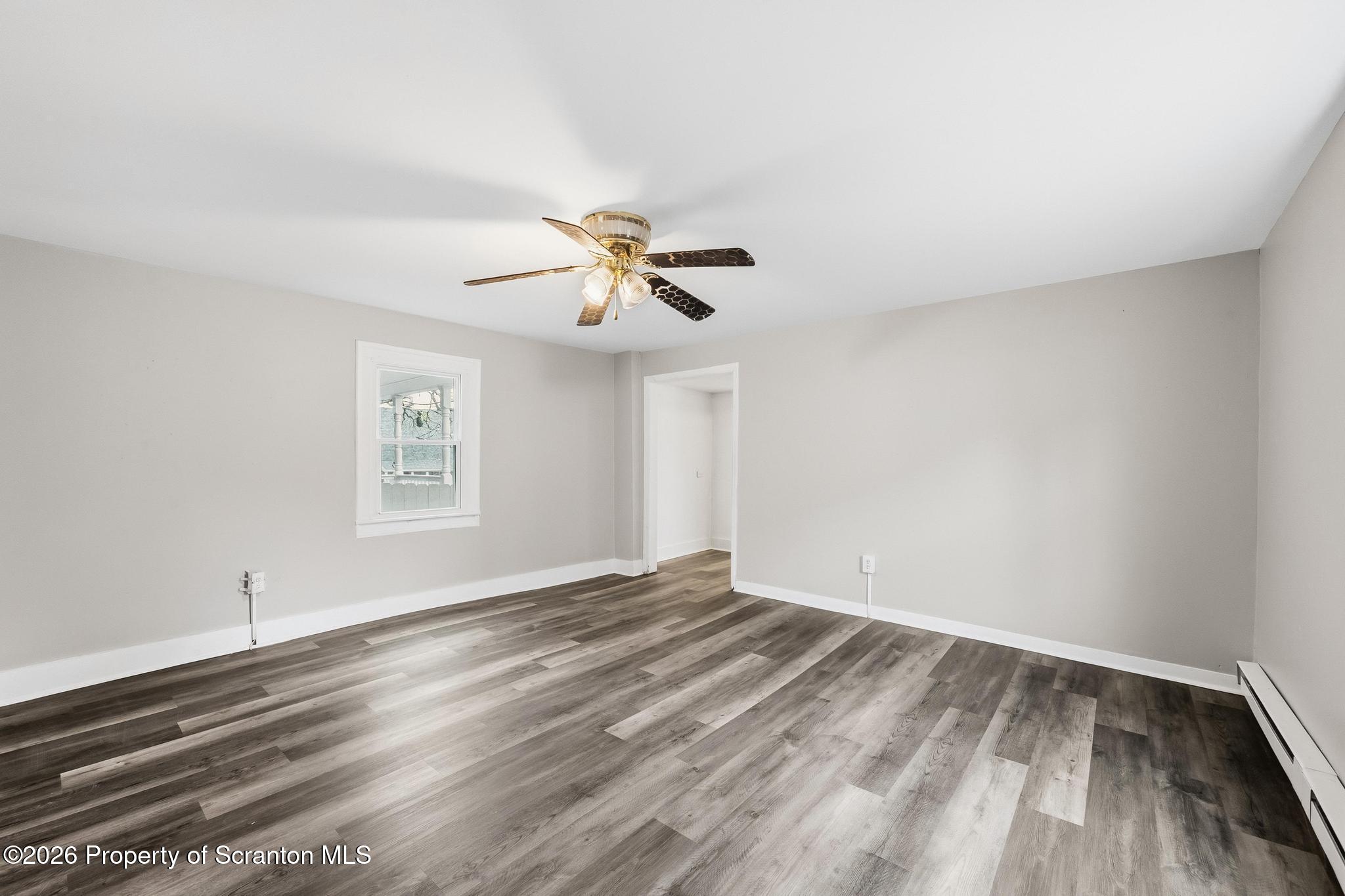 121 Throop Street Scranton, PA 18508 - Photo 11 of 40 DSC_8202