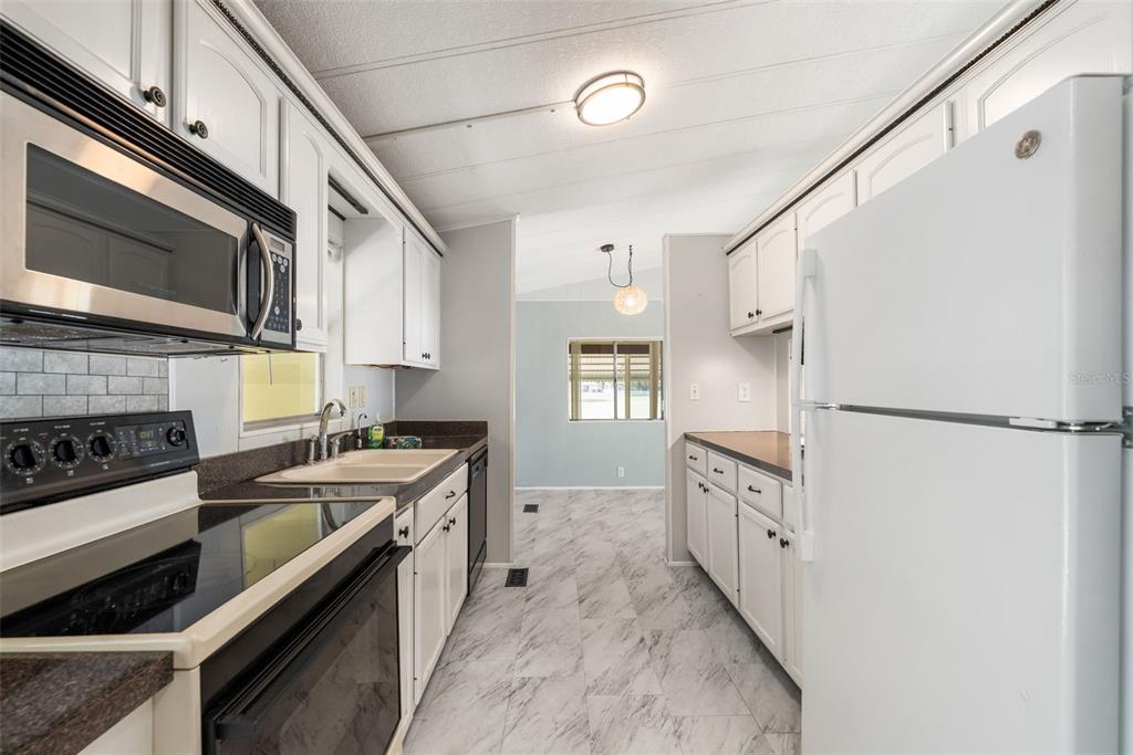 14233 Rialto Avenue Brooksville, FL 34613 - Photo 18 of 34