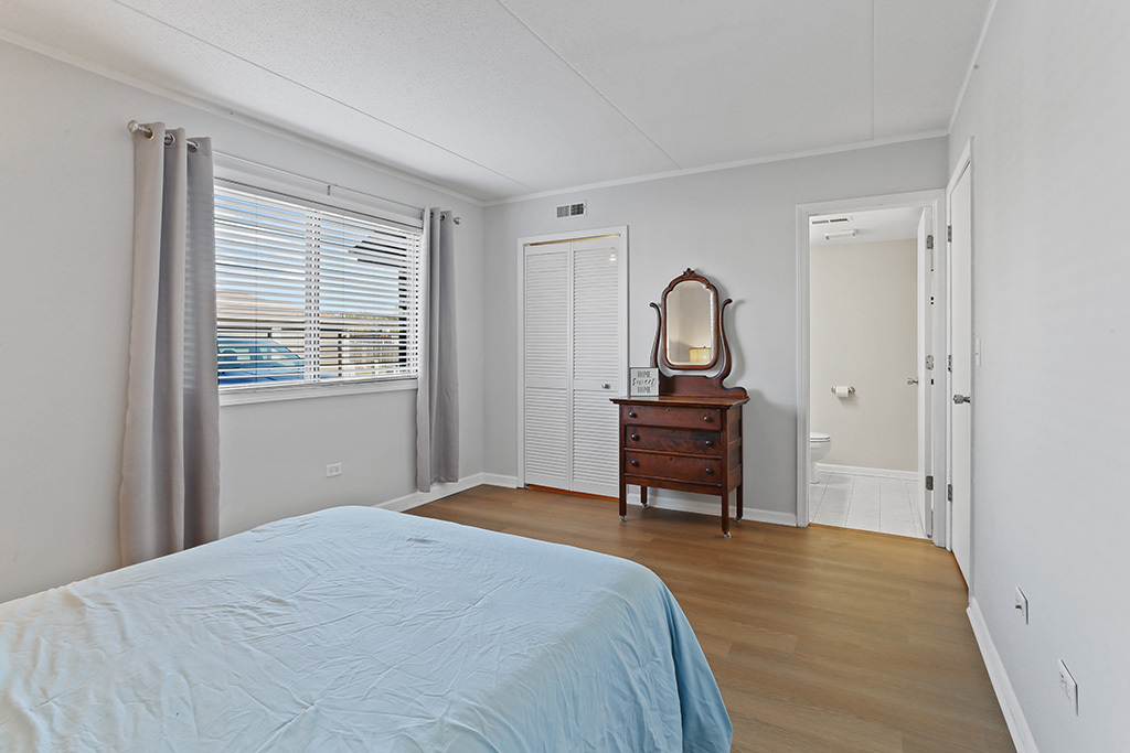 1233 Chalet Road, Unit 101 Naperville, IL 60563 - Photo 10 of 17 a bedroom with a bed and a chair