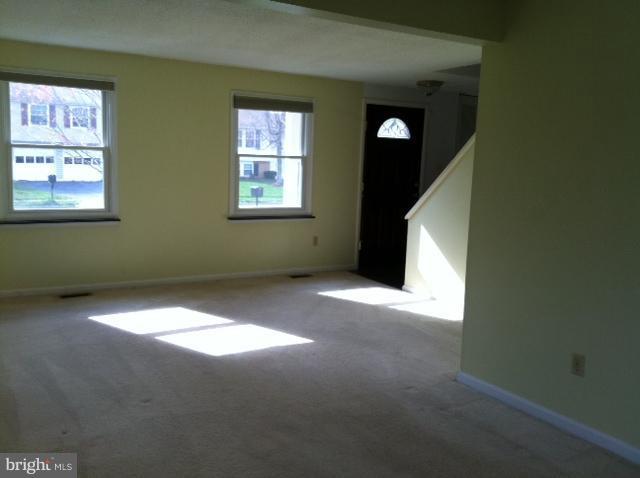7927 Fitzroy Street Alexandria, VA 22309 - Photo 13 of 15 Living Room