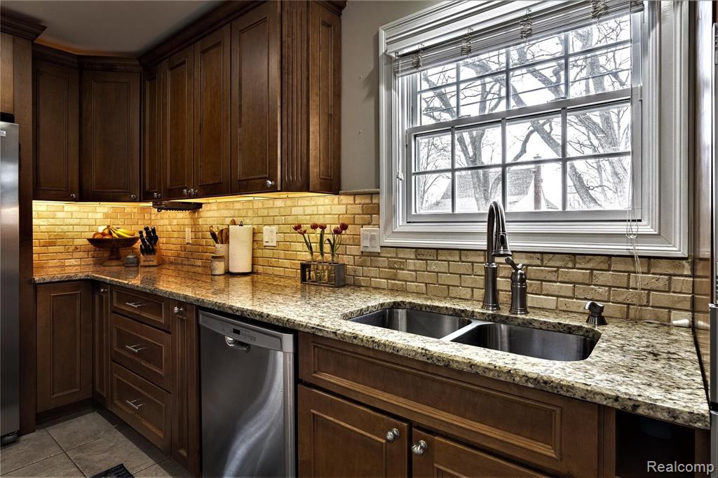 932 Roselawn Drive Rochester, MI 48307 - Photo 23 of 60
