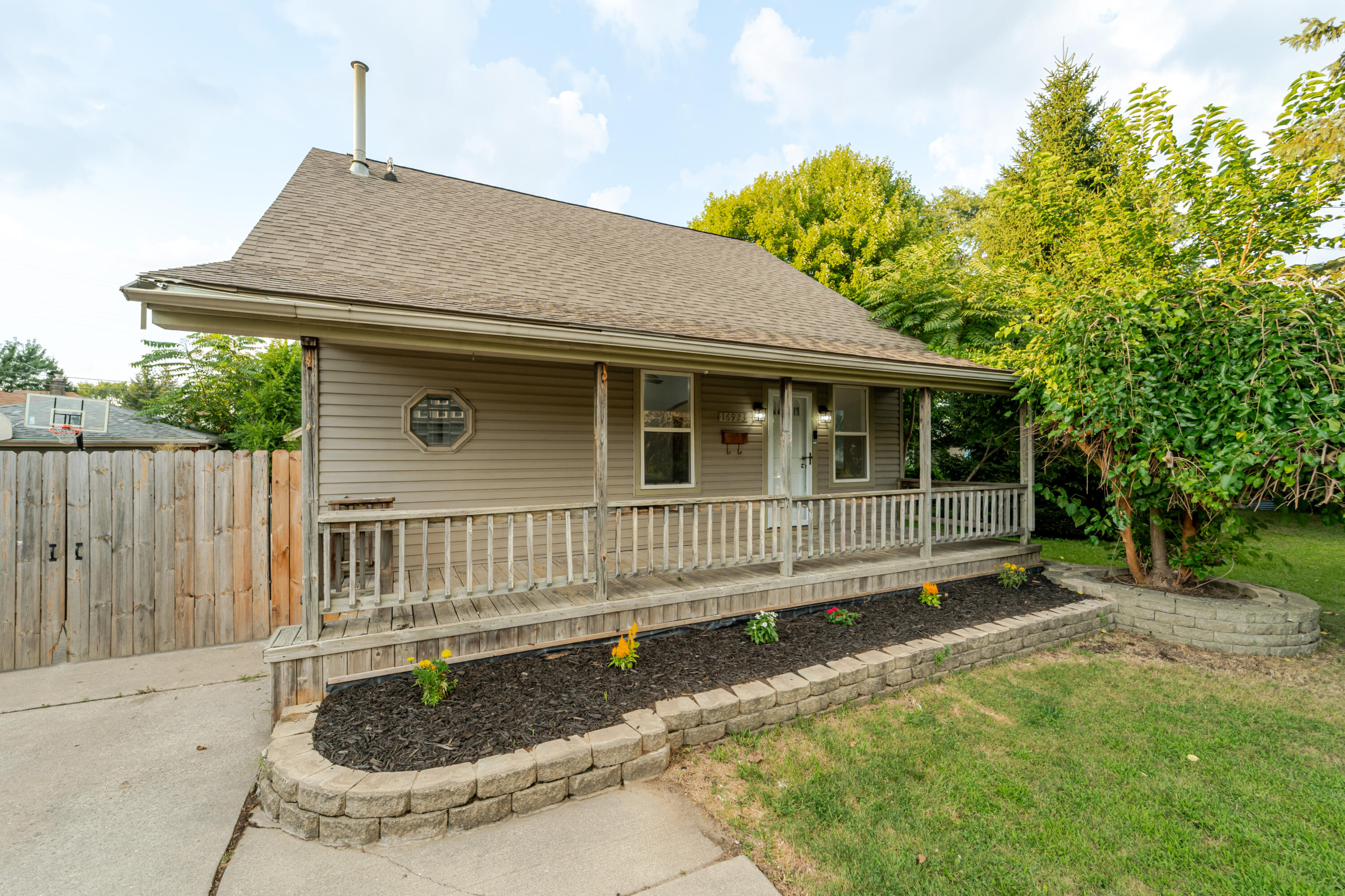 16923 Stephens Road Eastpointe, MI 48021 - Photo 1 of 25 DSC05332-HDR