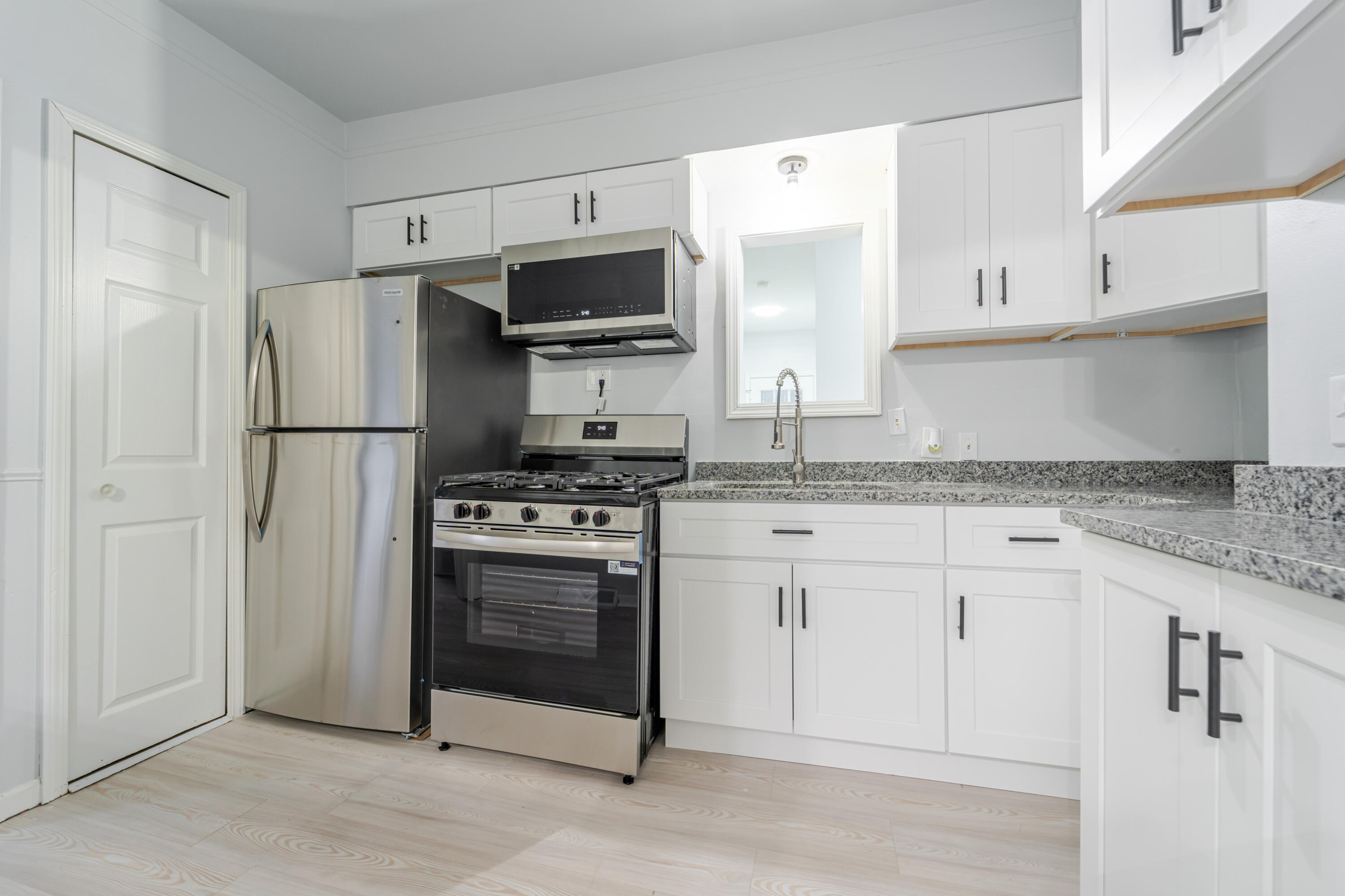 16923 Stephens Road Eastpointe, MI 48021 - Photo 12 of 25 Kitchen