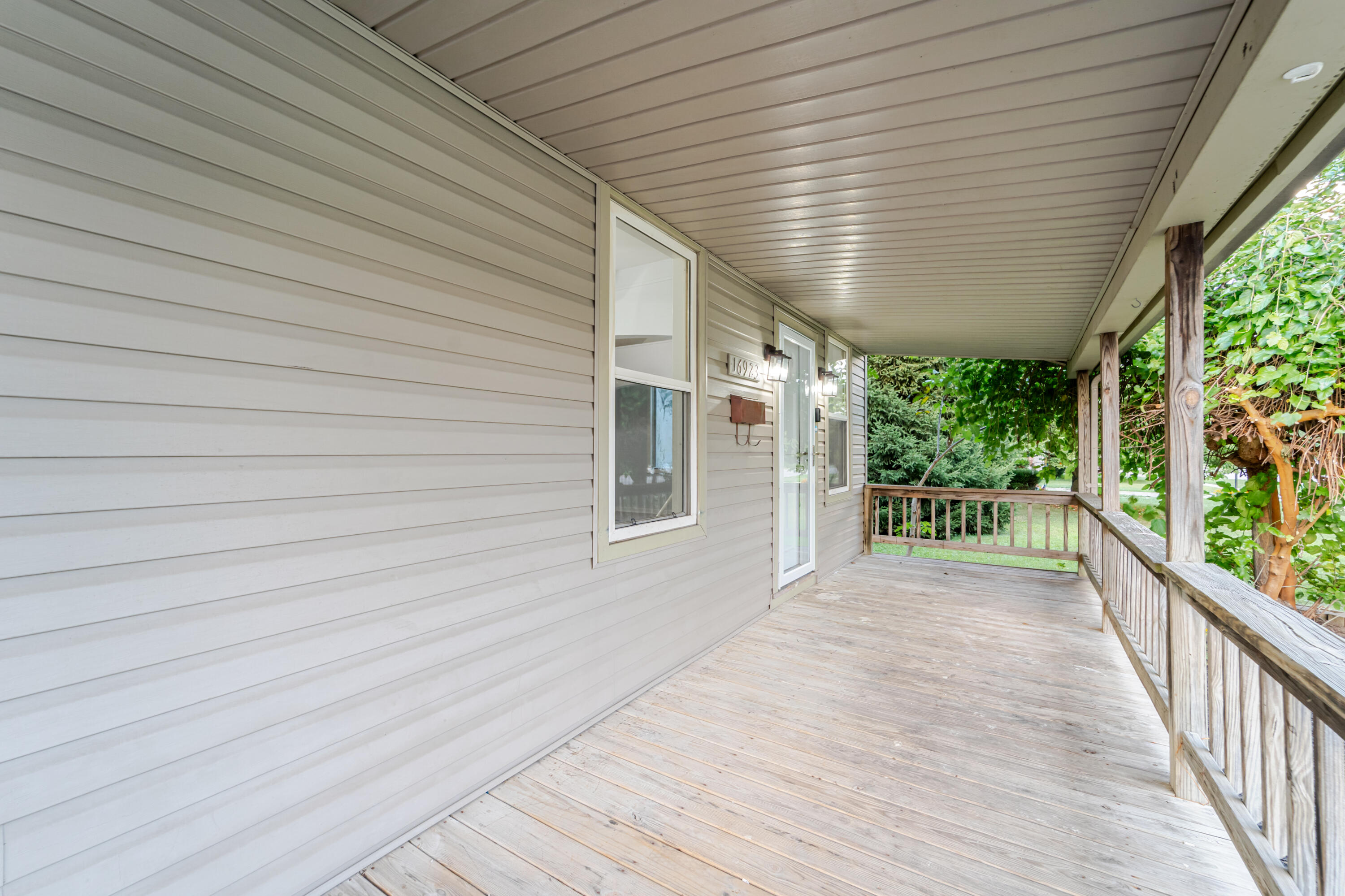 16923 Stephens Road Eastpointe, MI 48021 - Photo 7 of 25 Exterior 4