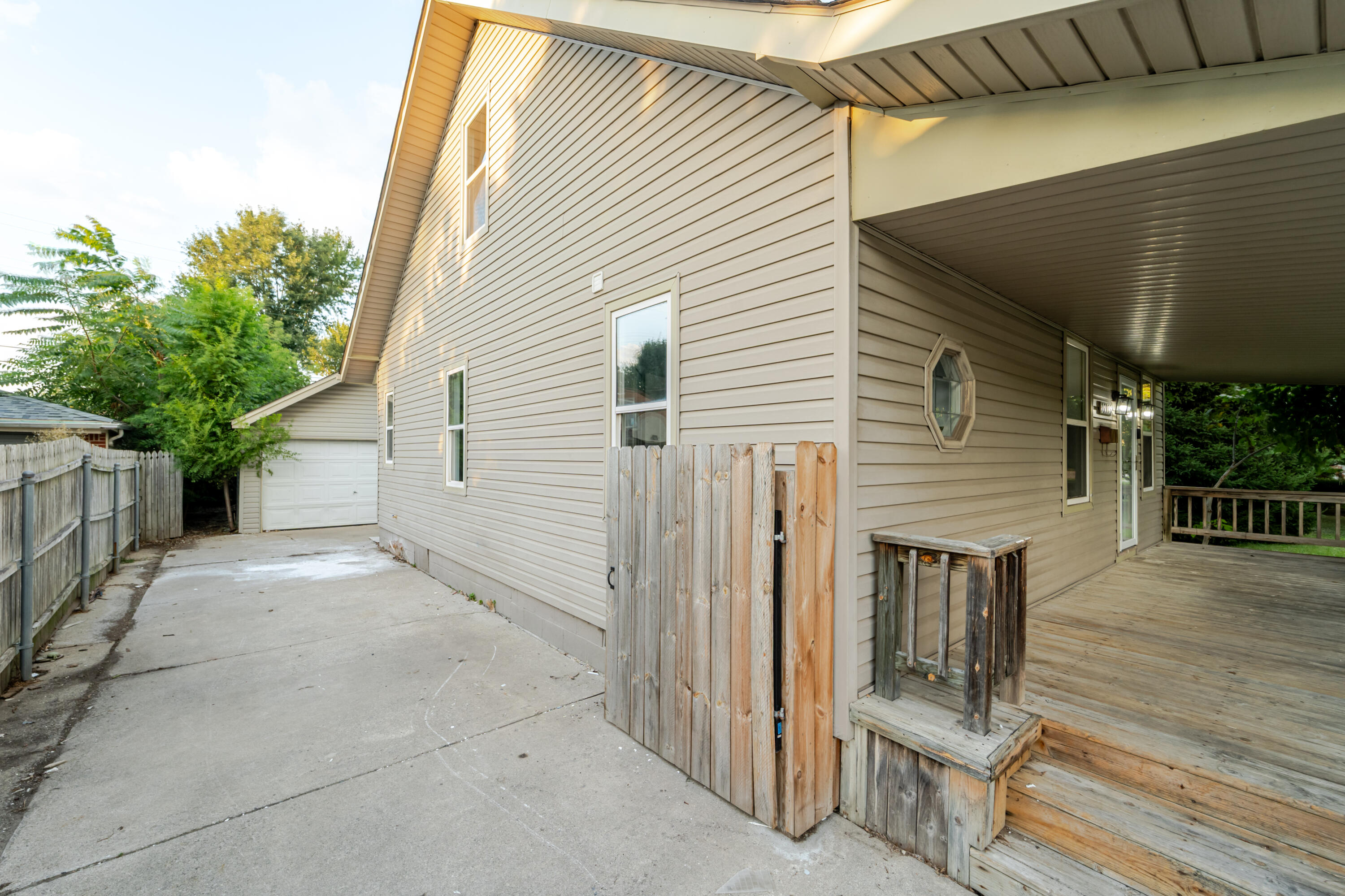 16923 Stephens Road Eastpointe, MI 48021 - Photo 8 of 25 Exterior 5