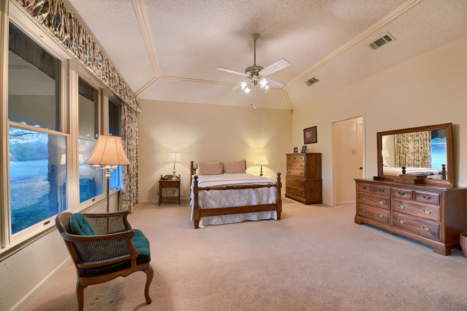 10904 Legends Lane Austin, TX 78747 - Photo 24 of 36 a living room with furniture and a chandelier