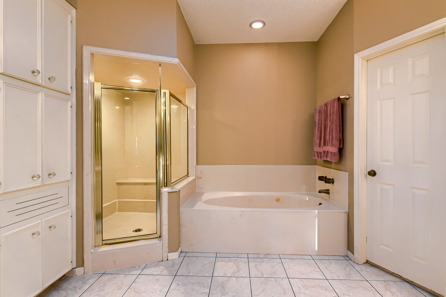 10904 Legends Lane Austin, TX 78747 - Photo 25 of 36 a bathroom with a bathtub and a shower