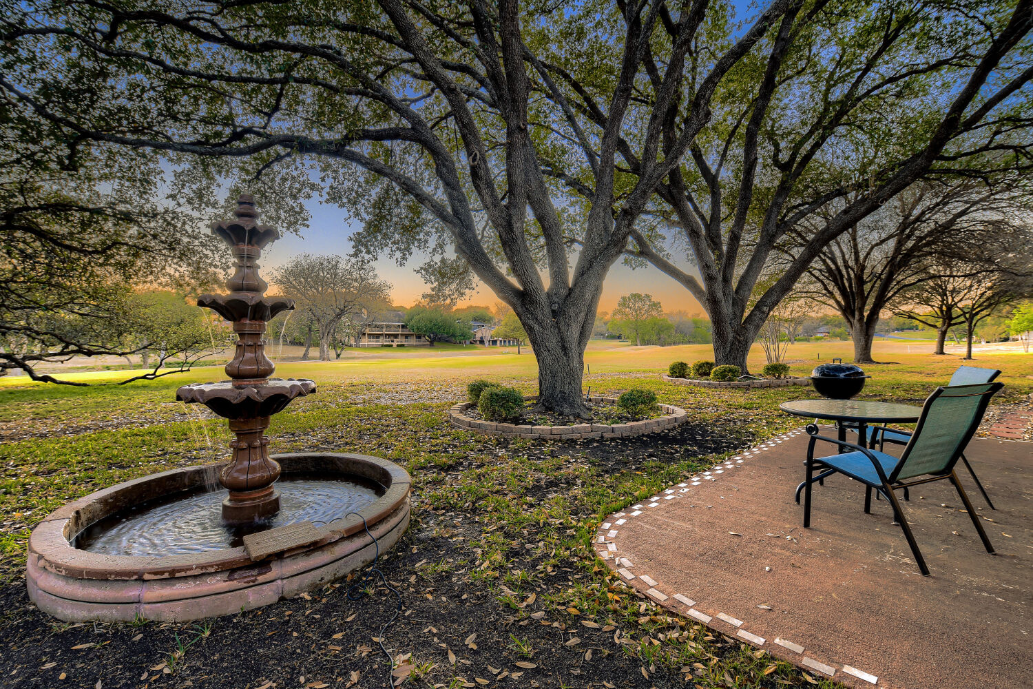 10904 Legends Lane Austin, TX 78747 - Photo 33 of 36 a table and chairs in a garden