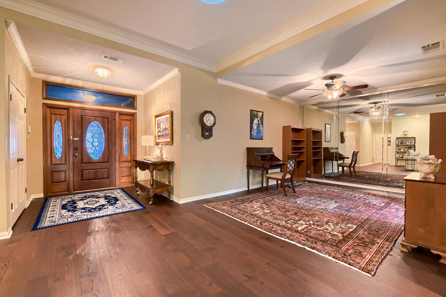 10904 Legends Lane Austin, TX 78747 - Photo 7 of 36 a living room with furniture and a rug