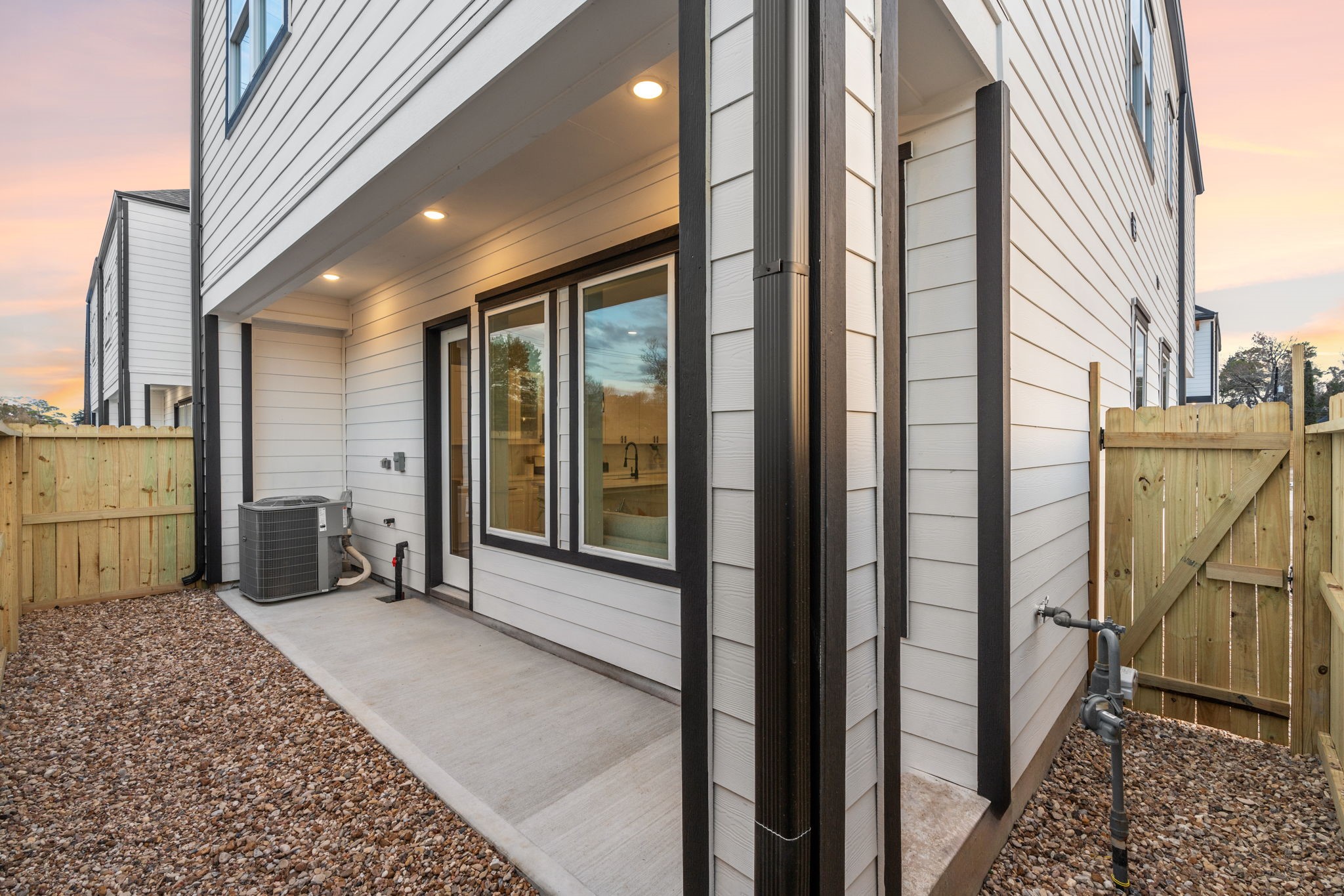 5923 Wheatley Street Houston, TX 77091 - Photo 43 of 44 Photos are of a different unit.