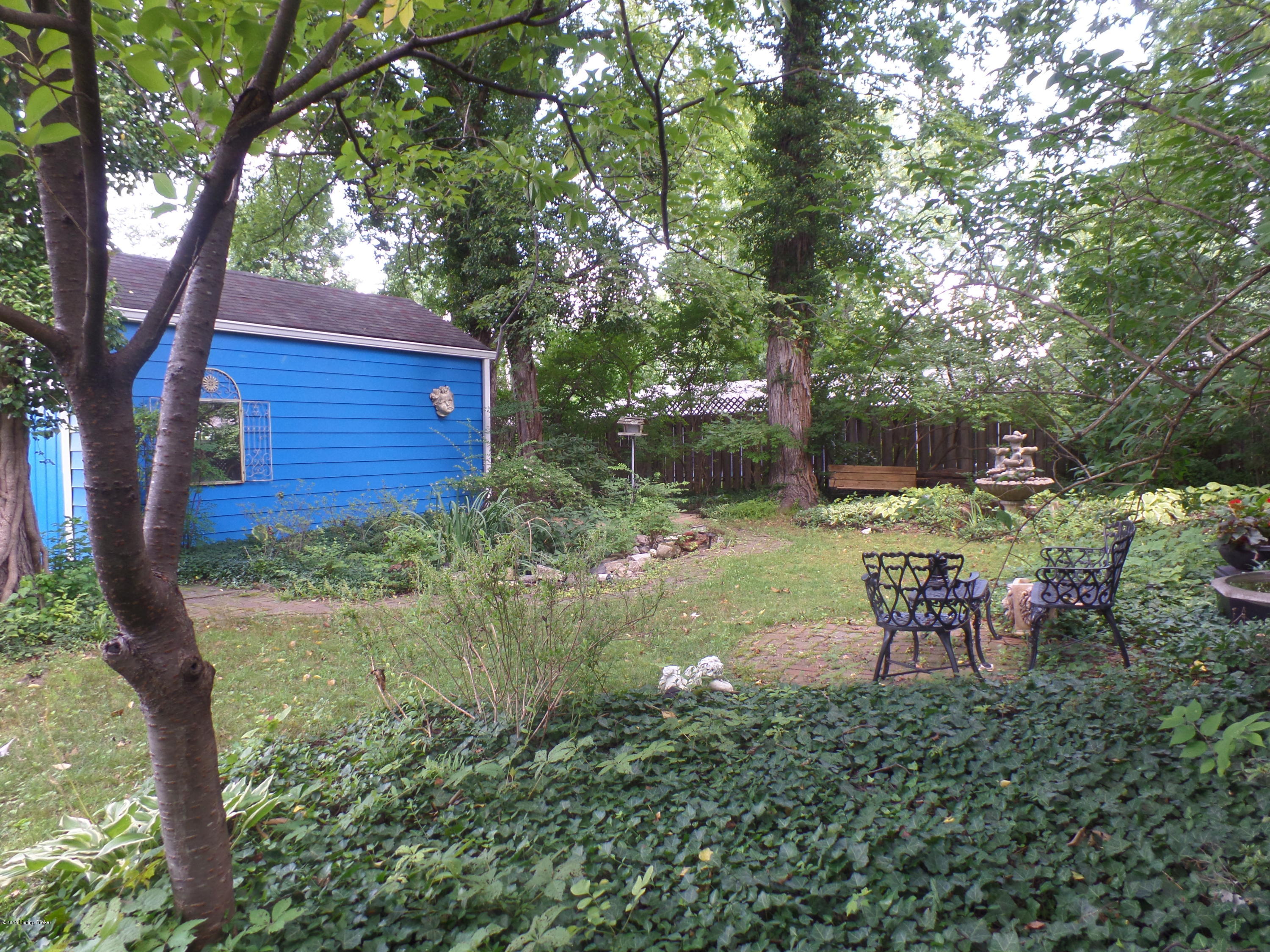 425 Wood Road Lyndon, KY 40222 - Photo 27 of 35 Backyard