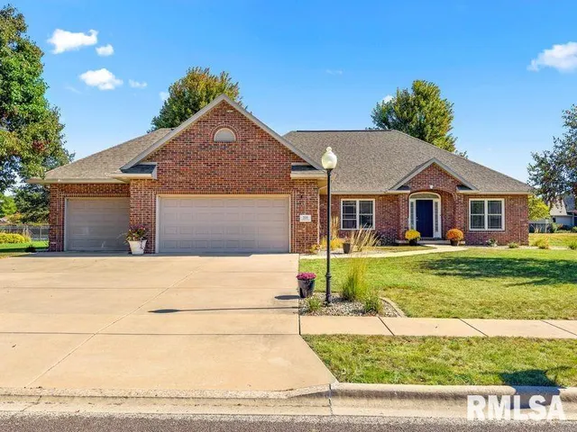 $355,000 | 208 Ironwood Drive, Pekin, IL 61554