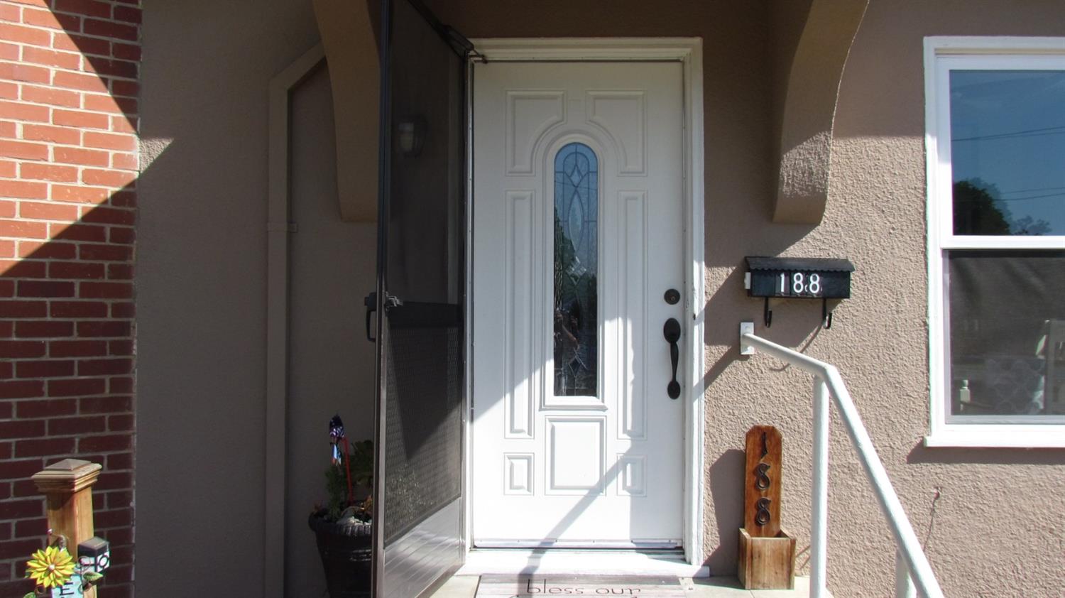 188 West Myrtle Avenue Reedley, CA 93654 - Photo 2 of 30 Gallery Image 2