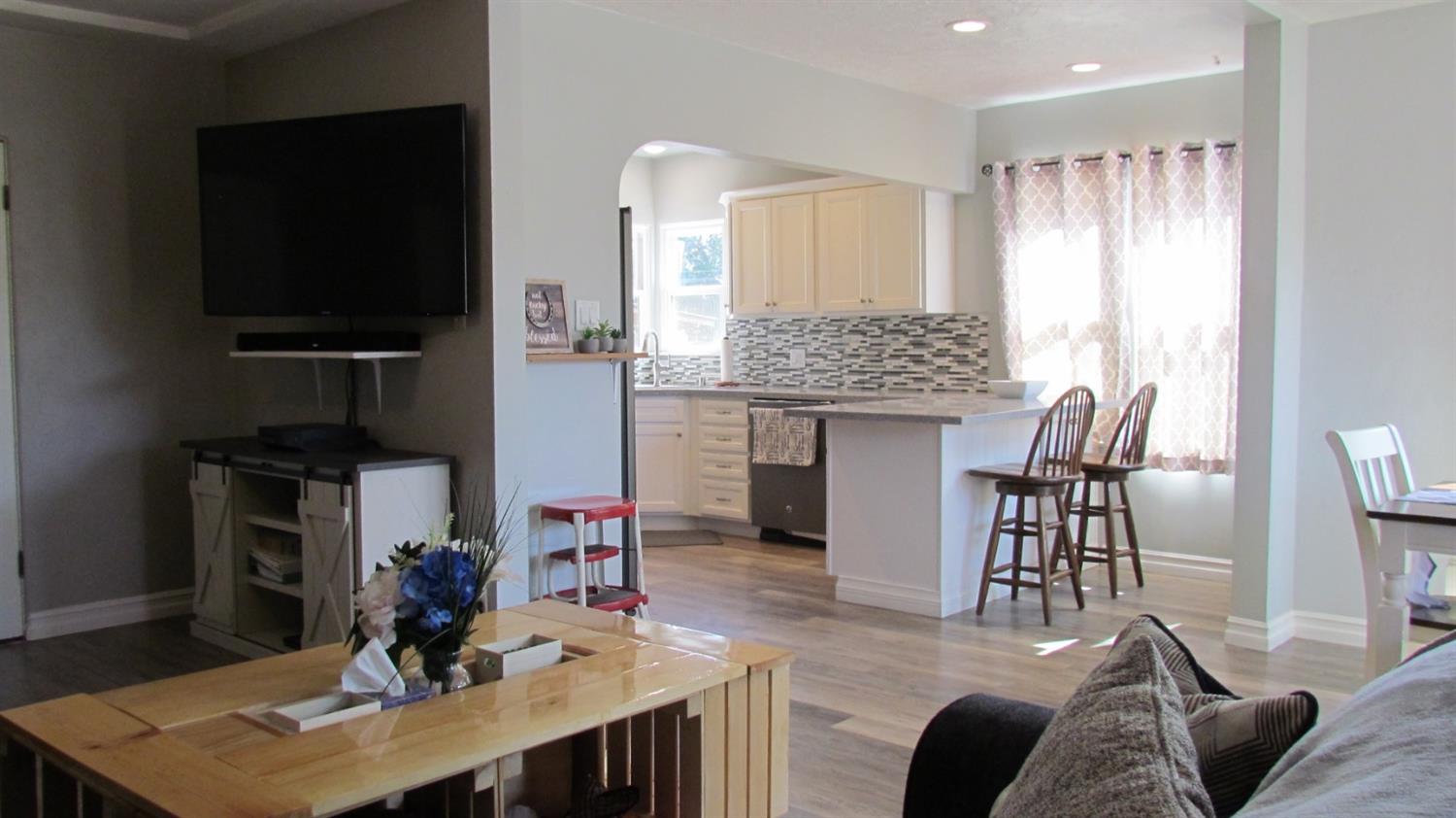 188 West Myrtle Avenue Reedley, CA 93654 - Photo 7 of 30 Gallery Image 7
