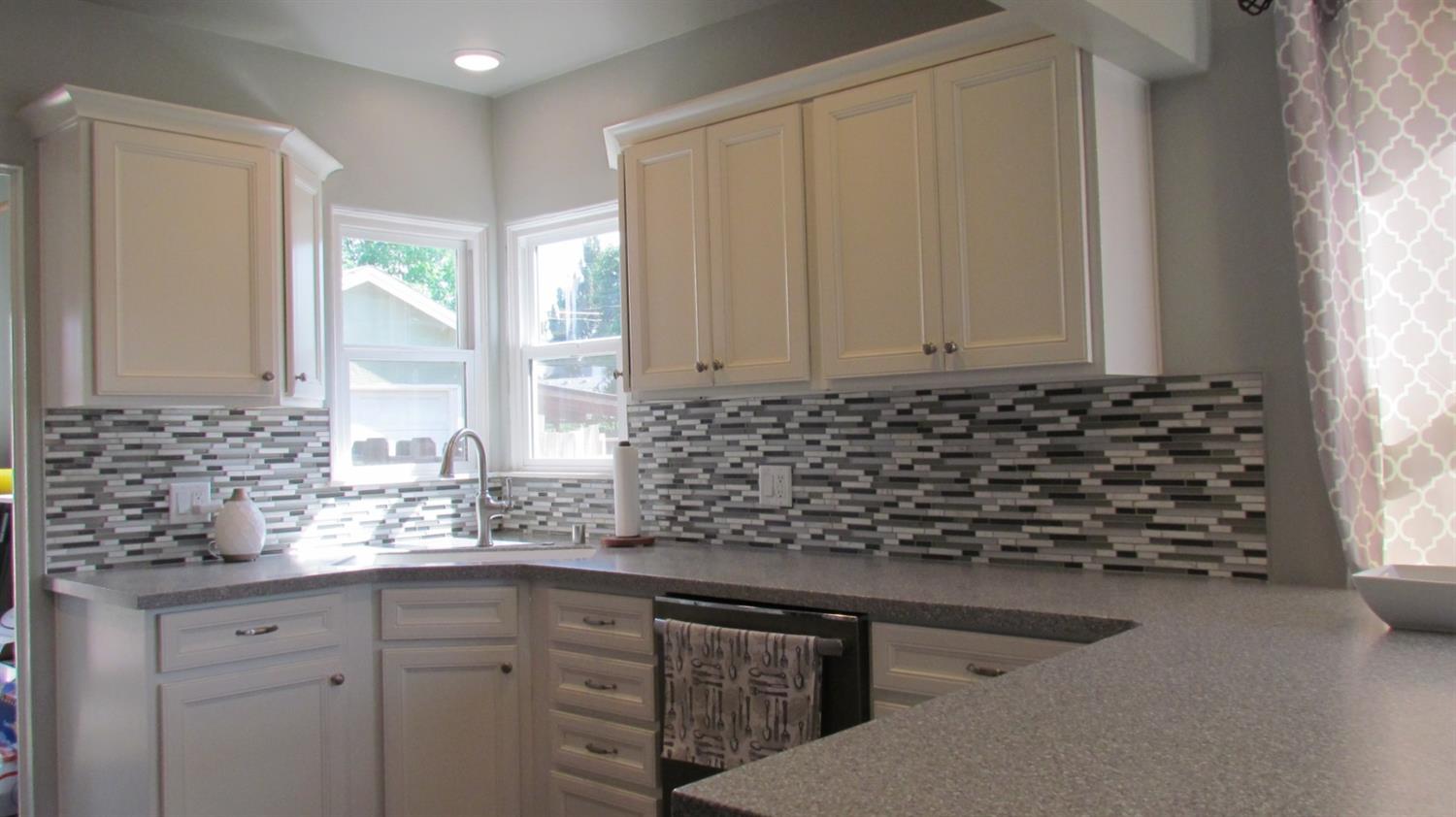 188 West Myrtle Avenue Reedley, CA 93654 - Photo 8 of 30 Gallery Image 8