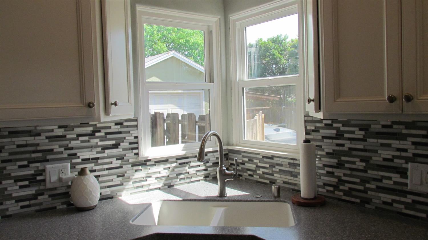 188 West Myrtle Avenue Reedley, CA 93654 - Photo 10 of 30 Gallery Image 10
