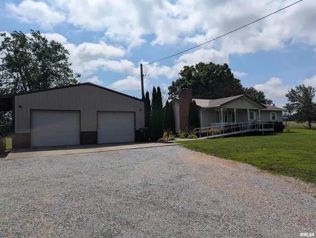 $189,900 | 425 Peak Road, Harrisburg, IL 62946