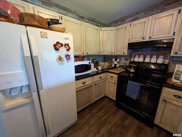 $189,900 | 425 Peak Road, Harrisburg, IL 62946