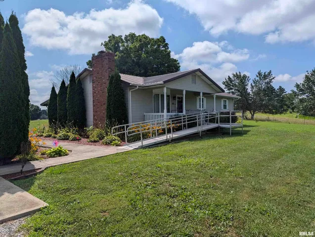 $189,900 | 425 Peak Road, Harrisburg, IL 62946