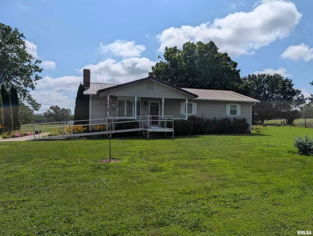 $189,900 | 425 Peak Road, Harrisburg, IL 62946