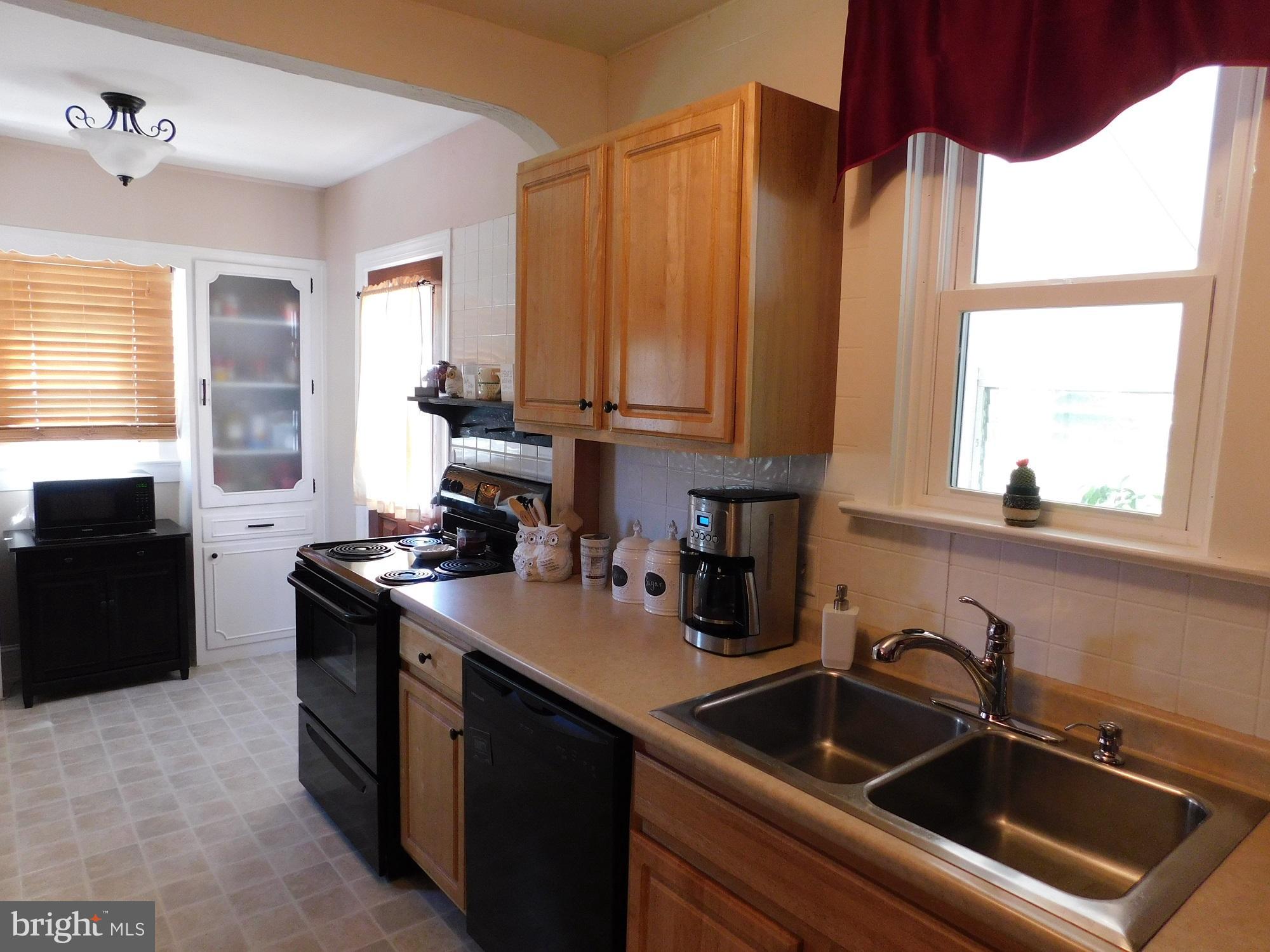 403 Lampeter Road Lancaster, PA 17602 - Photo 11 of 33 Kitchen