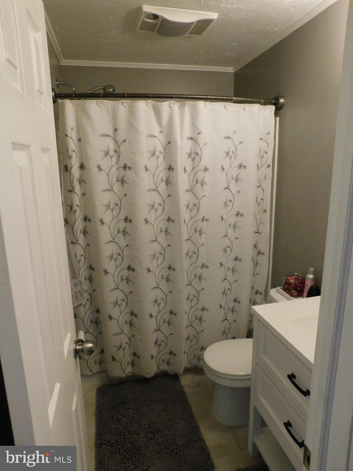 403 Lampeter Road Lancaster, PA 17602 - Photo 14 of 33 Full Bath
