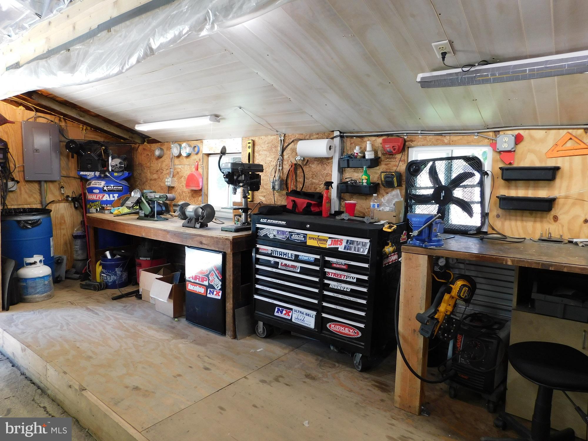 403 Lampeter Road Lancaster, PA 17602 - Photo 33 of 33 Shop Work Bench