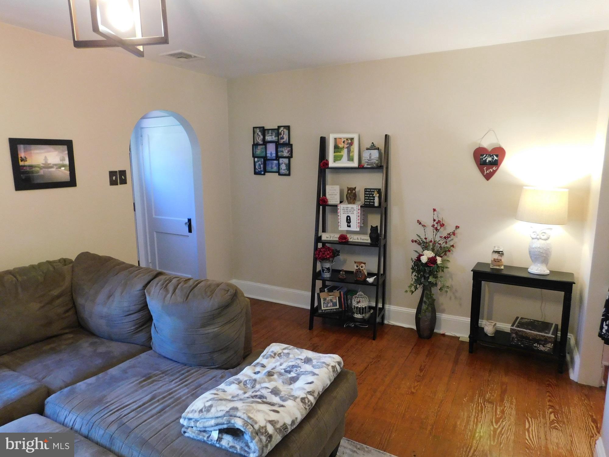 403 Lampeter Road Lancaster, PA 17602 - Photo 6 of 33 Living Room