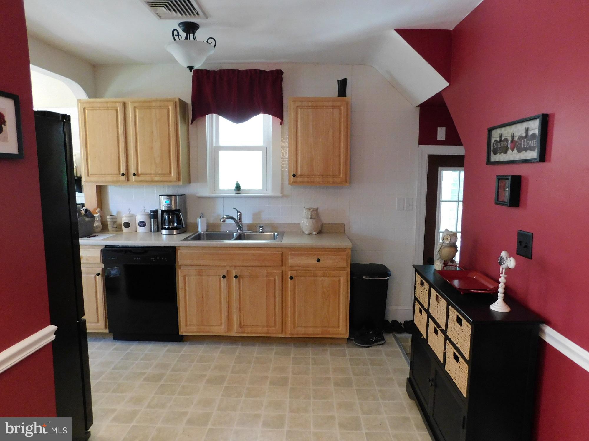 403 Lampeter Road Lancaster, PA 17602 - Photo 10 of 33 Kitchen