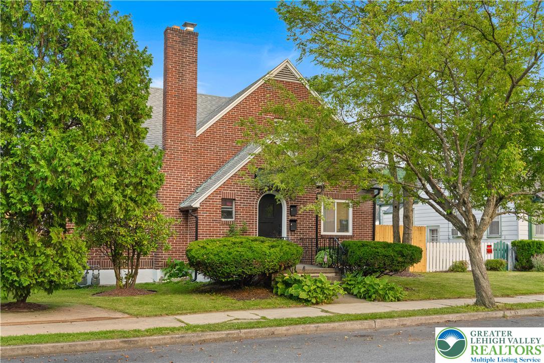 726 Seneca Street Bethlehem, PA 18015 - Photo 1 of 66