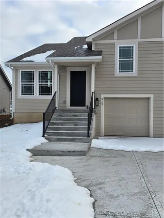 $275,000 | 513 West Smith Street, Spring Hill, KS 66083